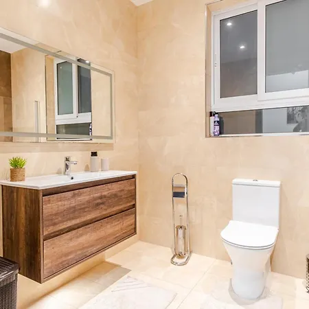 Semesterbostad Spacious 3br With Big Balcony And Prime Location *