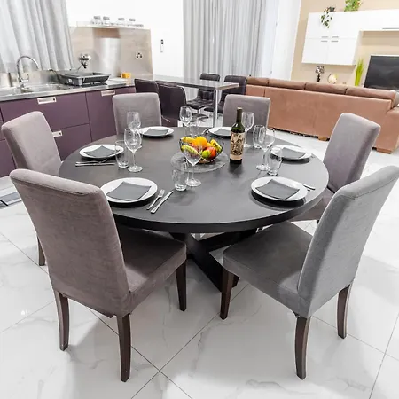 Spacious 3br With Big Balcony And Prime Location Semesterbostad Mellieħa