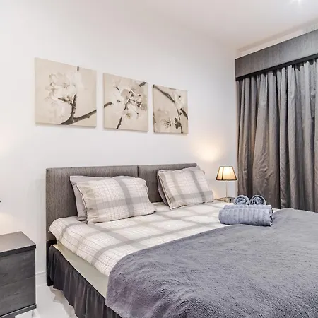 Spacious 3br With Big Balcony And Prime Location Semesterbostad *