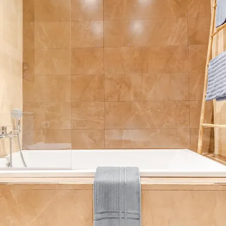 Spacious 3br With Big Balcony And Prime Location Semesterbostad Mellieħa