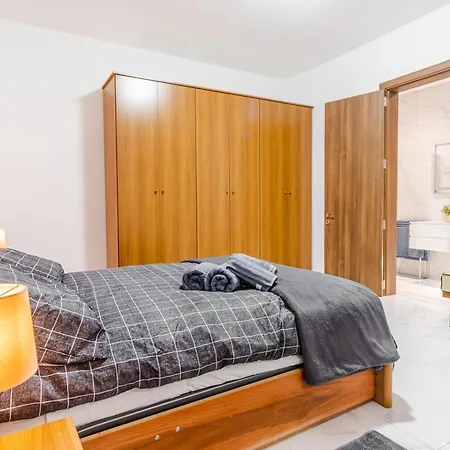 Spacious 3br With Big Balcony And Prime Location