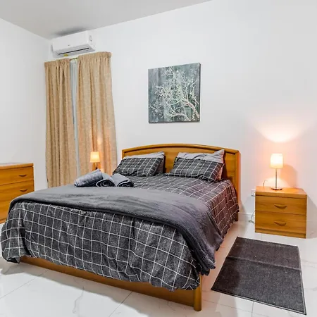 Semesterbostad Spacious 3br With Big Balcony And Prime Location *