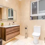 Дом отдыха Spacious 3br With Big Balcony And Prime Location *