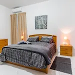 Дом отдыха Spacious 3br With Big Balcony And Prime Location *