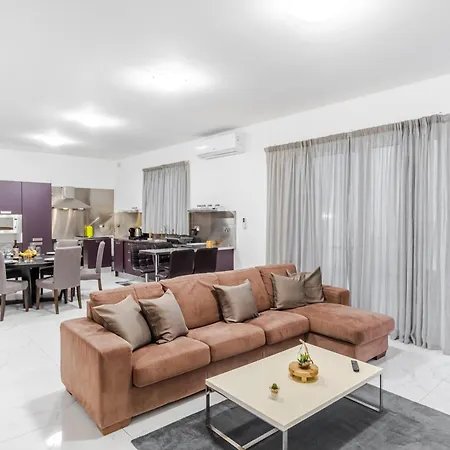 Casa de Férias Spacious 3br With Big Balcony And Prime Location