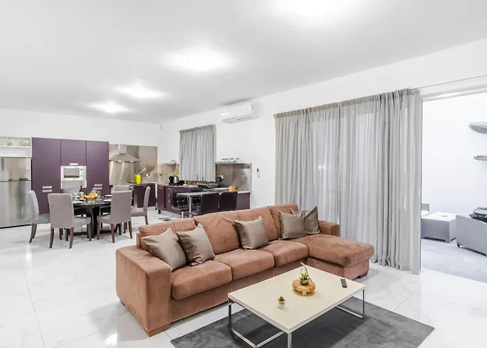 Casa de Férias Spacious 3br With Big Balcony And Prime Location