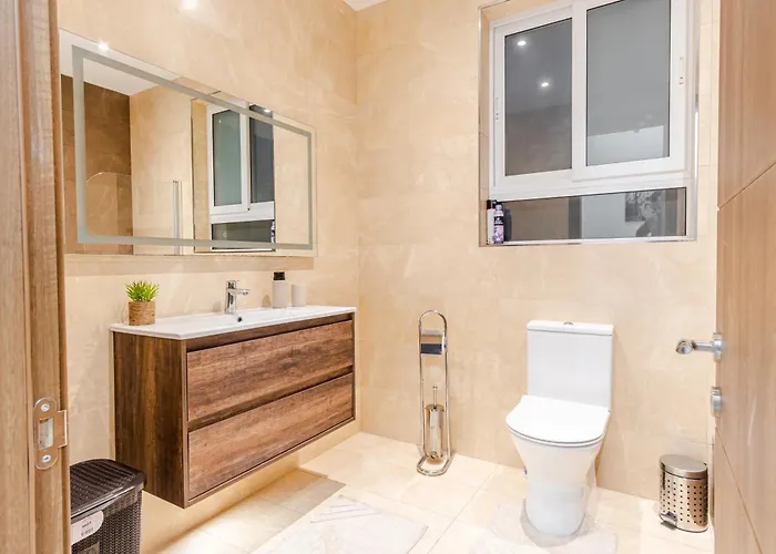 Casa de Férias Spacious 3br With Big Balcony And Prime Location *