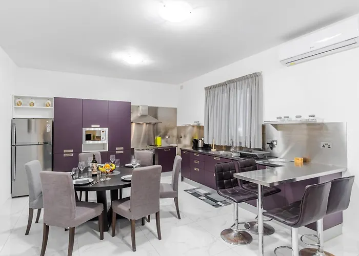 Spacious 3br With Big Balcony And Prime Location